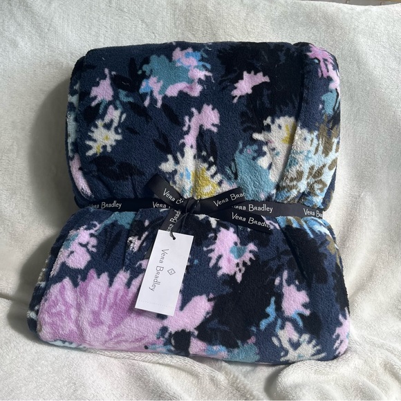 NWT Vera Throw Blanket In Chrysanthemum Crush - Picture 1 of 4